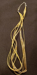 N32-gold ribbon necklace